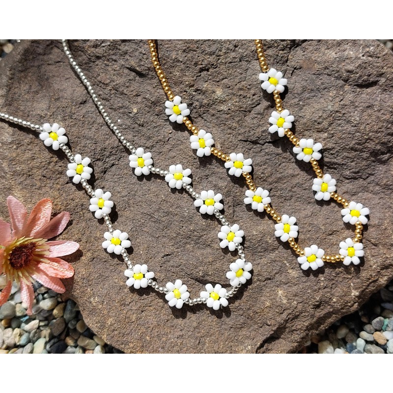 Beaded Flower Daisy Necklace Beaded Flower Daisy Necklace