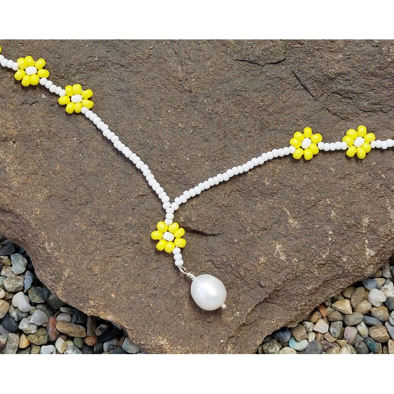 Pearl Pendant Yellow Daisy Chain Necklace Pearl Pendant Yellow Daisy Chain Necklace